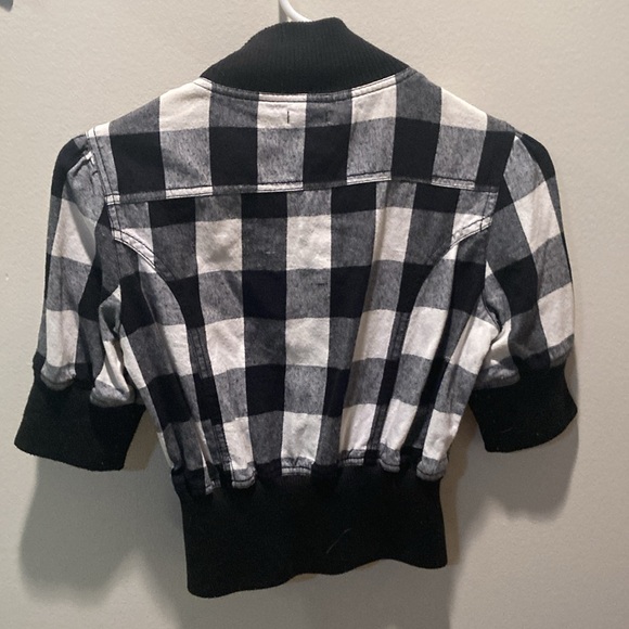 Black and white plaid mid drift zip up shirt. - Picture 4 of 4